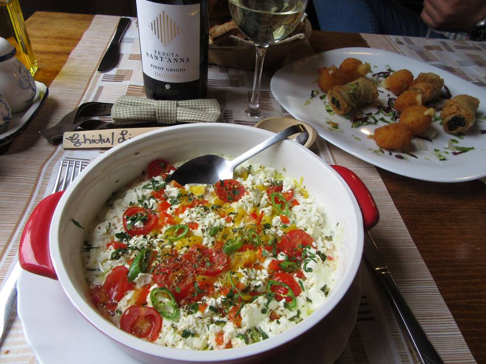 Saganaki cu brânză feta și legume