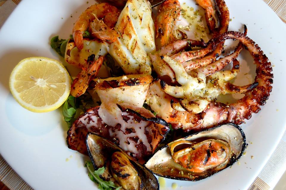 Platou de fructe de mare la grătar
